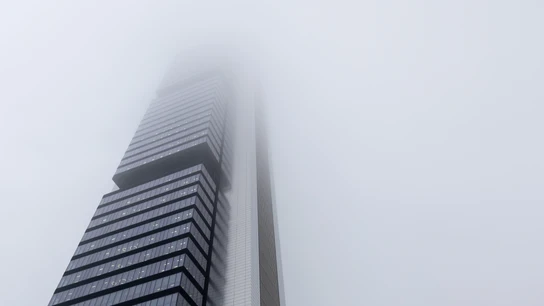 La Torre Cepsa cubierta de niebla, a 7 de diciembre de 2022, en Madrid (España) La Torre Cepsa cubierta de niebla, a 7 de diciembre de 2022, en Madrid (España)