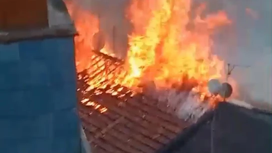 Incendio en una vicienda de Kareaga Goikoa en Basauri (Bizkaia) Incendio en una vicienda de Kareaga Goikoa en Basauri (Bizkaia)
